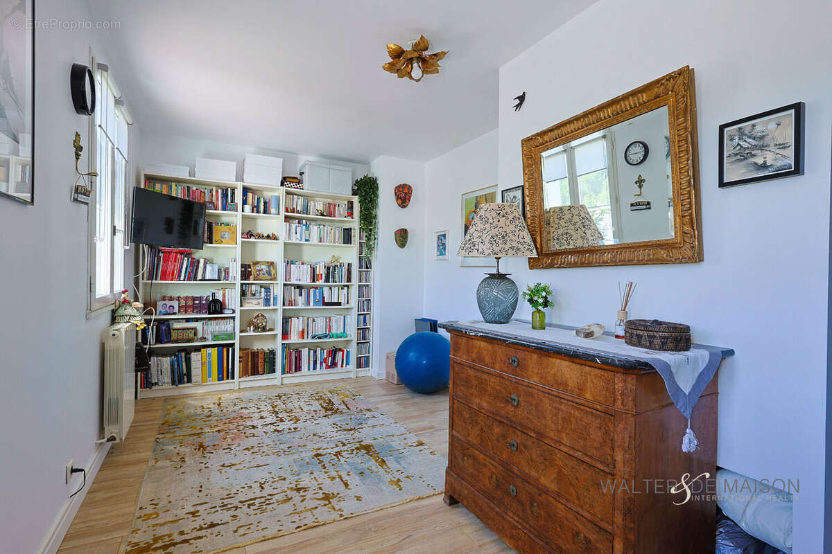 Maison à LE REVEST-LES-EAUX