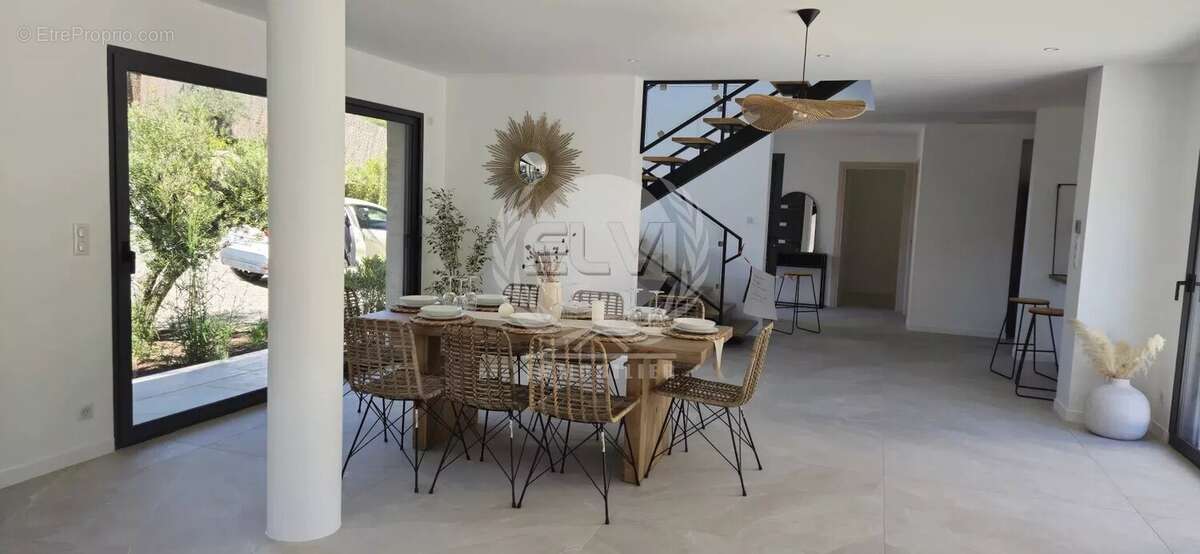 Maison à PLAN-DE-LA-TOUR