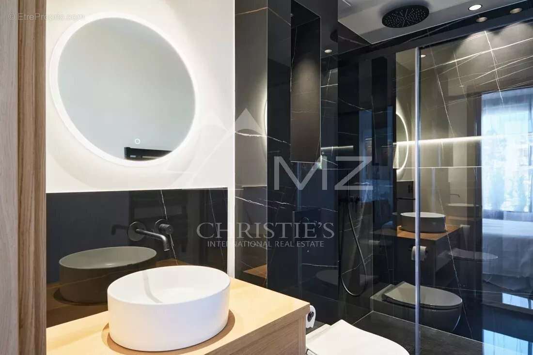 Cannes la croisette splendide appartement renove 3 chambres vue mer - photo 16