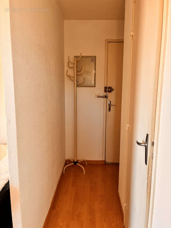 GRUISSAN RIVE DROITE, EN EXCLUSIVITE, Appartement de type studio cabine avec terrasse et place de parking priv - photo 8