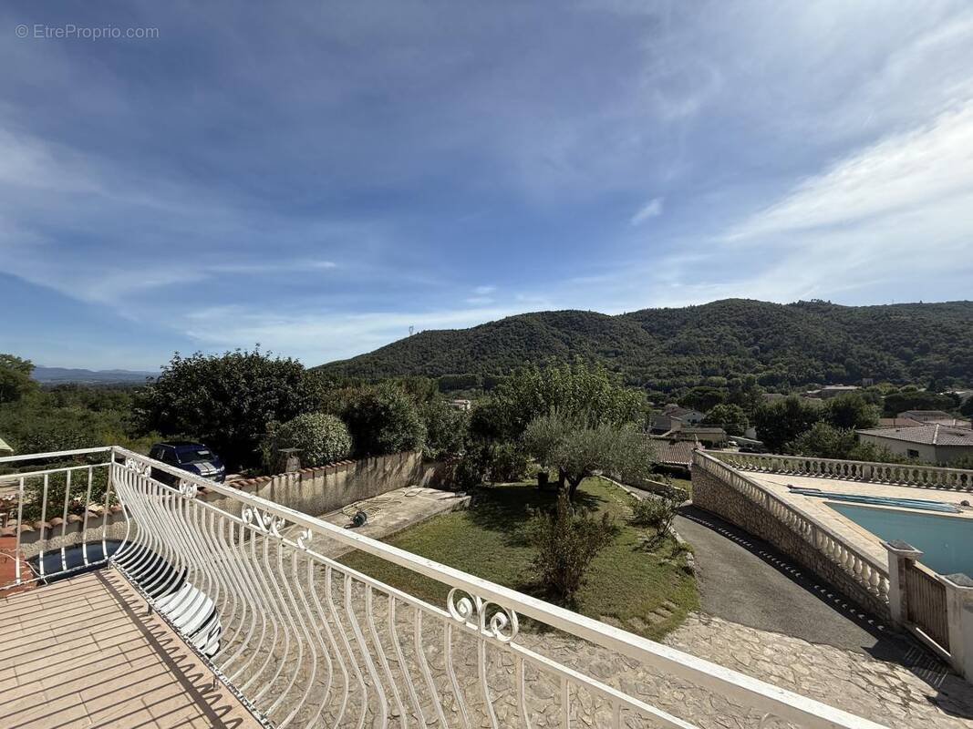 Maison à SAINT-LAURENT-DU-PAPE