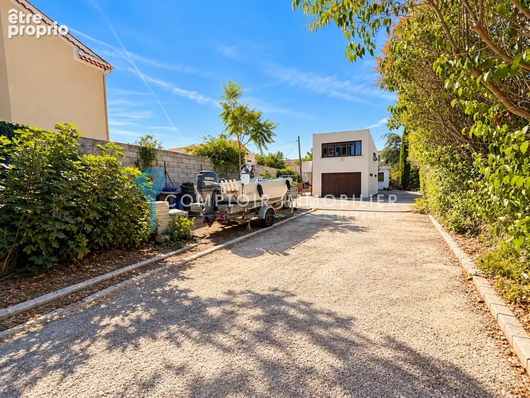 Martigues Jonquières   Maison de plain-pied de 120 m2 sur 1 045 m2 de terrain, un beau potentiel à révéler - photo 4