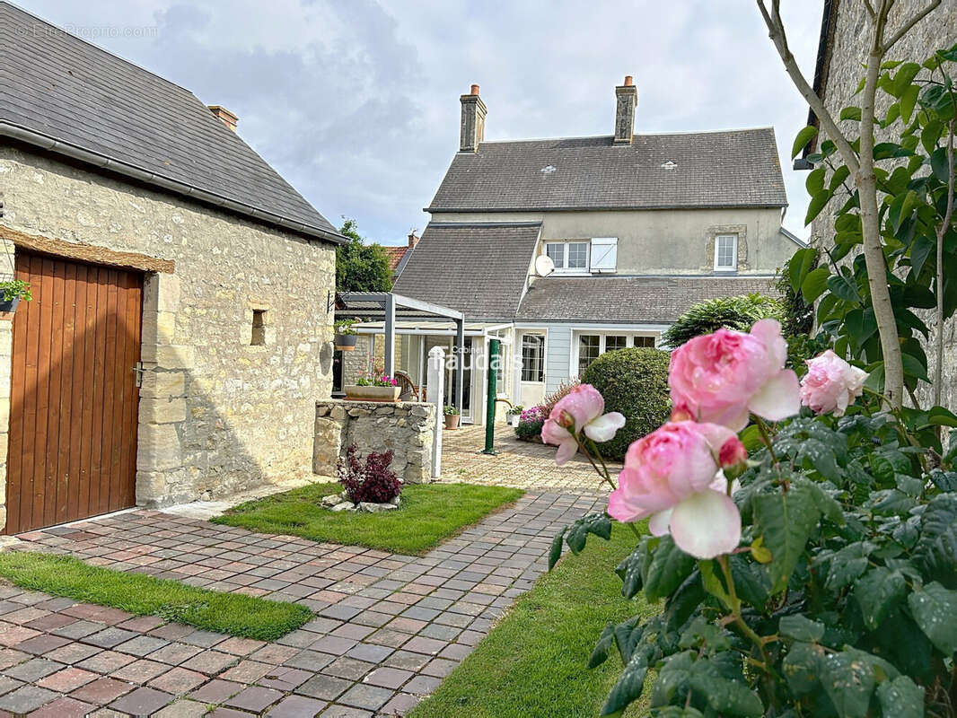 Maison 175 m² à Formigny  - photo 2