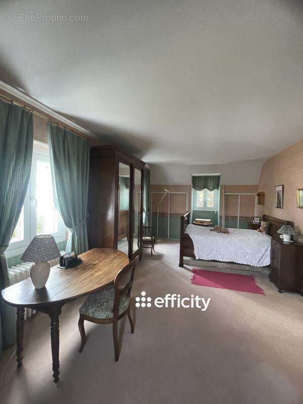 Maison à FONTAINE-LE-PORT