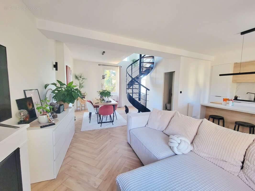 Appartement à SAINT-GENIS-LAVAL