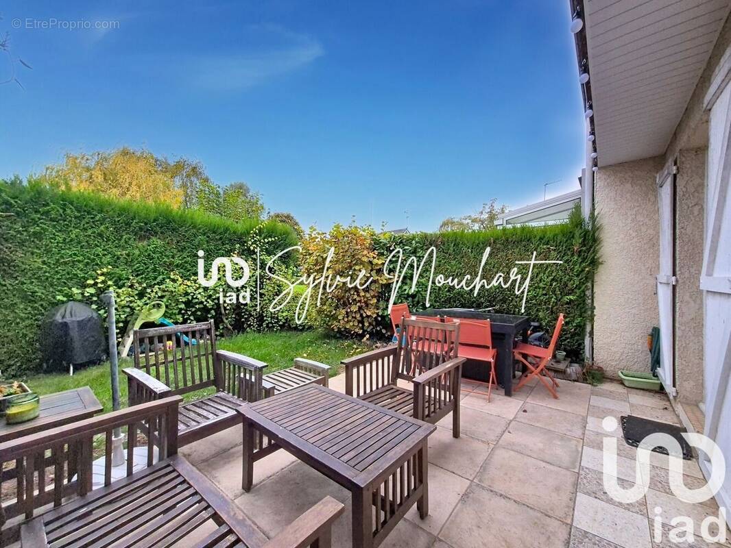 Photo 1 - Maison à LE MESNIL-SAINT-DENIS