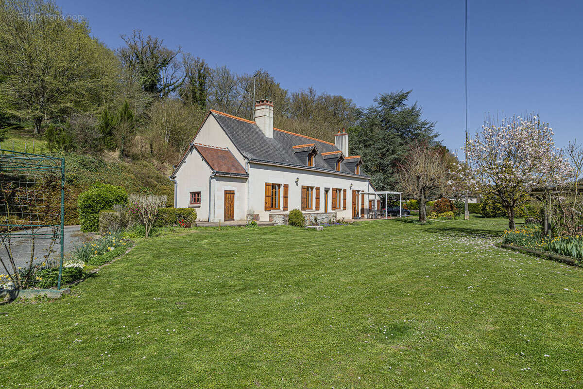 Maison à NEUILLE-LE-LIERRE