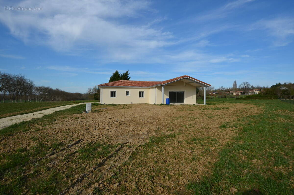 023 - Maison à MAIGNAUT-TAUZIA