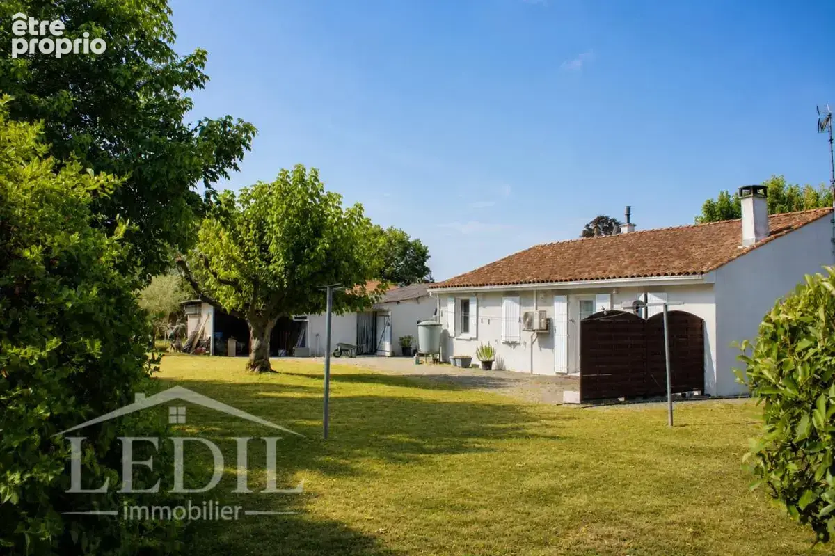 Maison de plain-pied avec 3 500 m² de terrain, dépendances et cadre de vie privilégié - photo 8