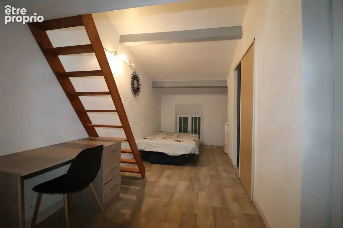 A valence, centre local commercial + 2 appartements. - photo 8