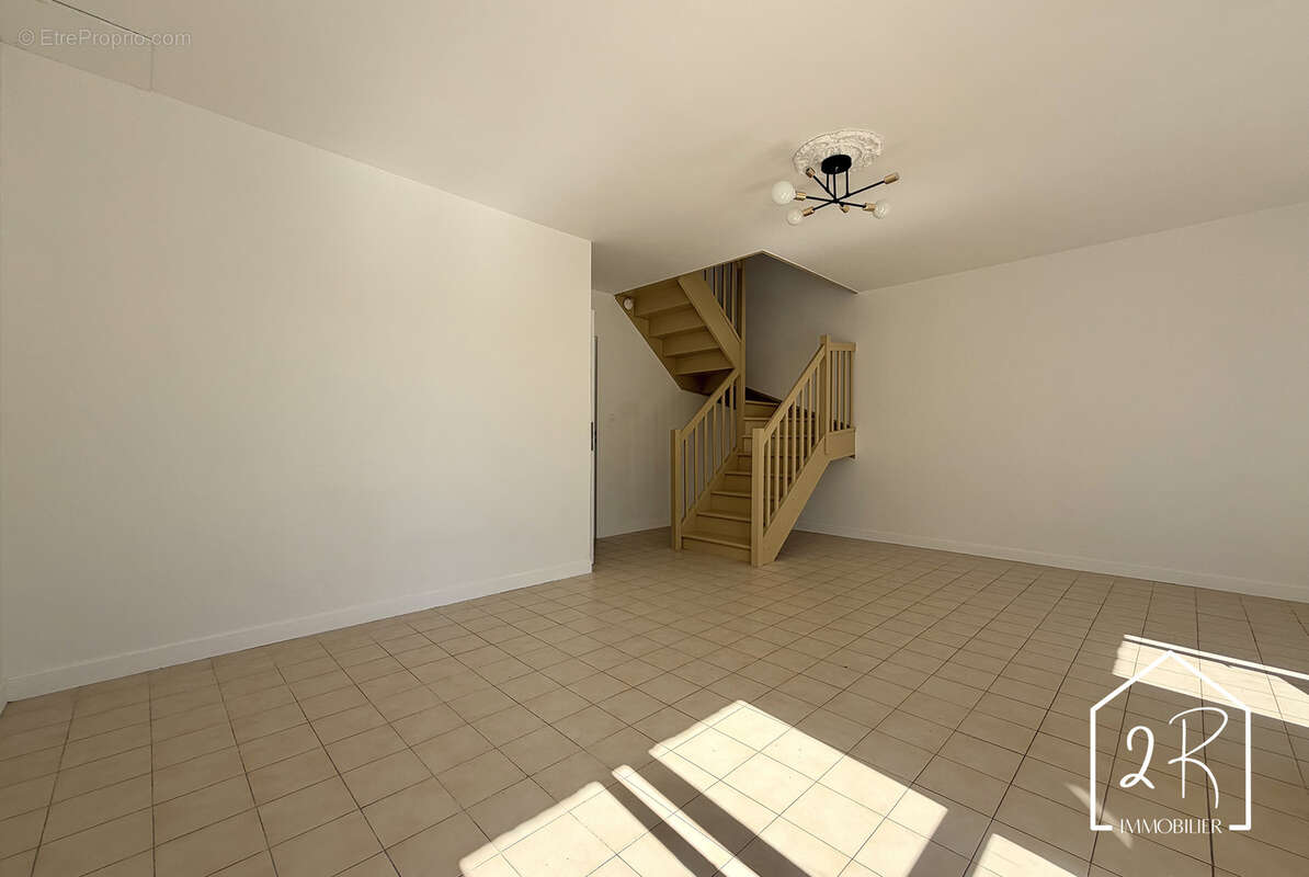 Maison de 91 m2 - Terrain de 257 m2 et garage - photo 3