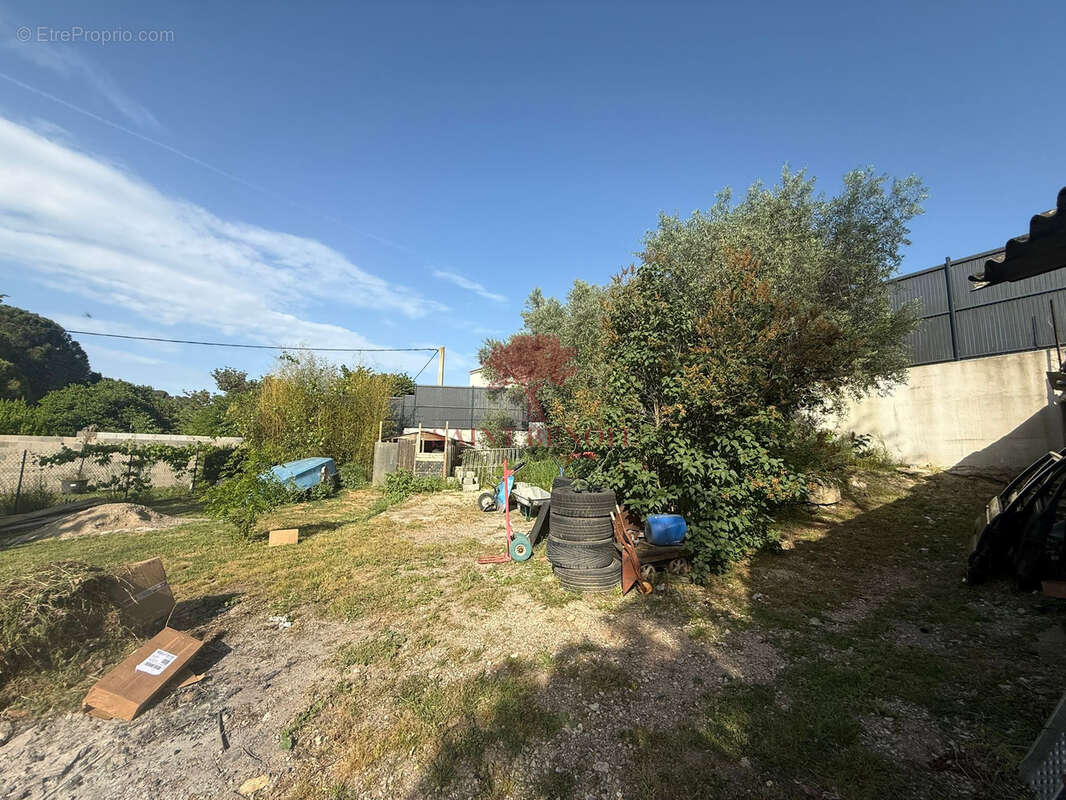 Terrain à VENDEMIAN