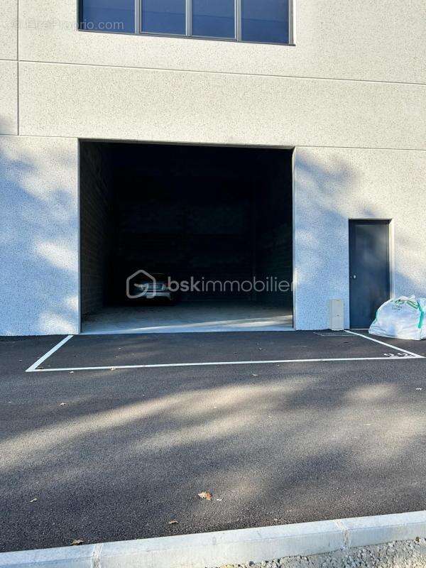 Commerce à MONTAUROUX