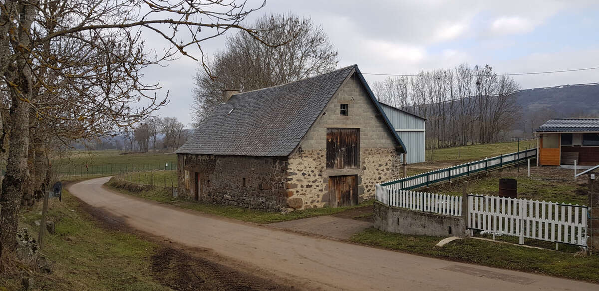 Maison à SEGUR-LES-VILLAS