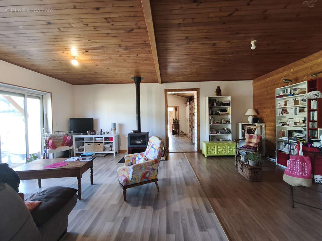 maison de plain pied sur 8700m2 de terrain - photo 10
