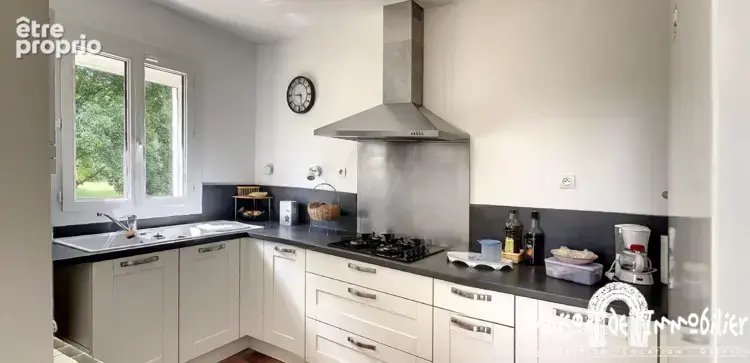 A vendre à GIMEUX (Charente) - Maison de plain-pied de 4 pièces - 92m2 - Grand jardin et terrasse couverte - photo 3