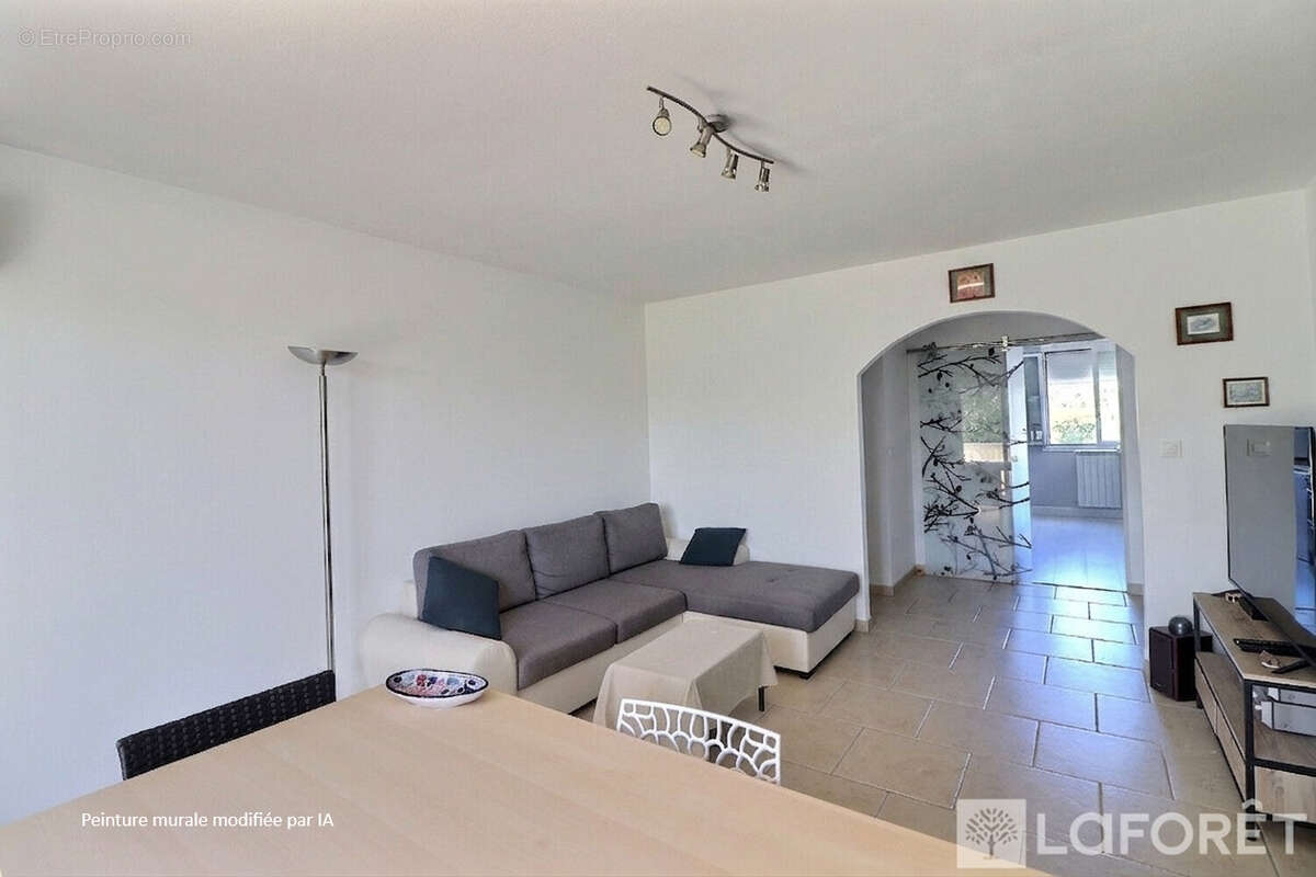 HYERES OUEST Appartement T4  DERNIER ETAGE terrasse - parking - photo 3