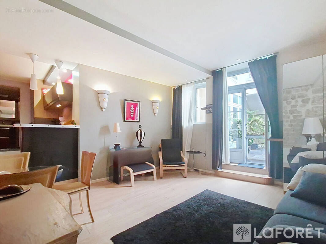 Commerce à PARIS-2E