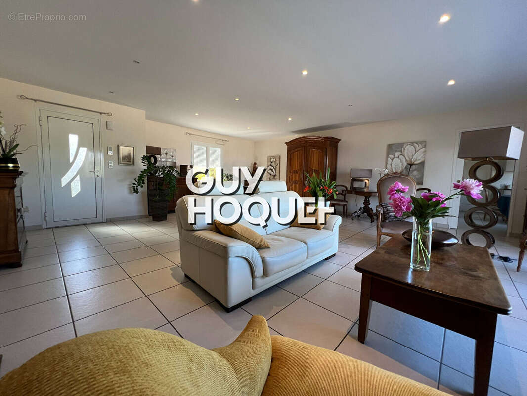 Maison à SAINT-LEGER-LES-PARAY