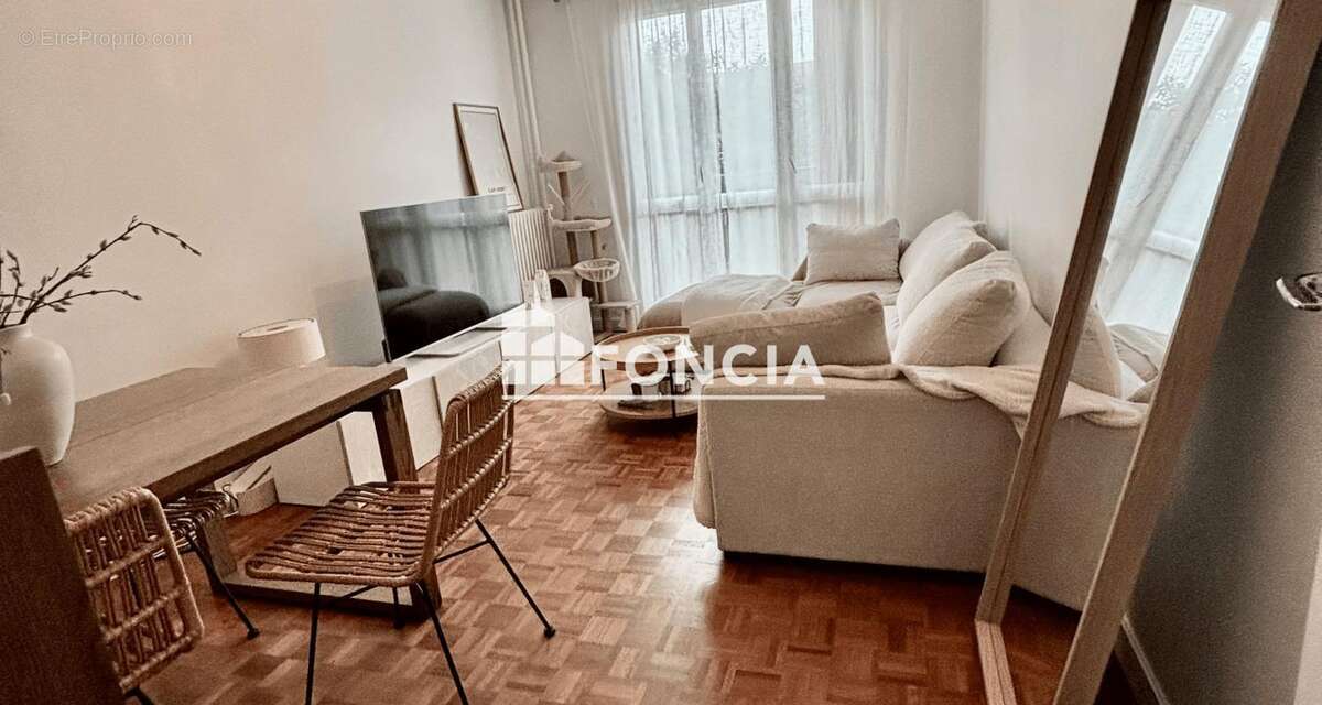 Appartement à SAINT-MAUR-DES-FOSSES