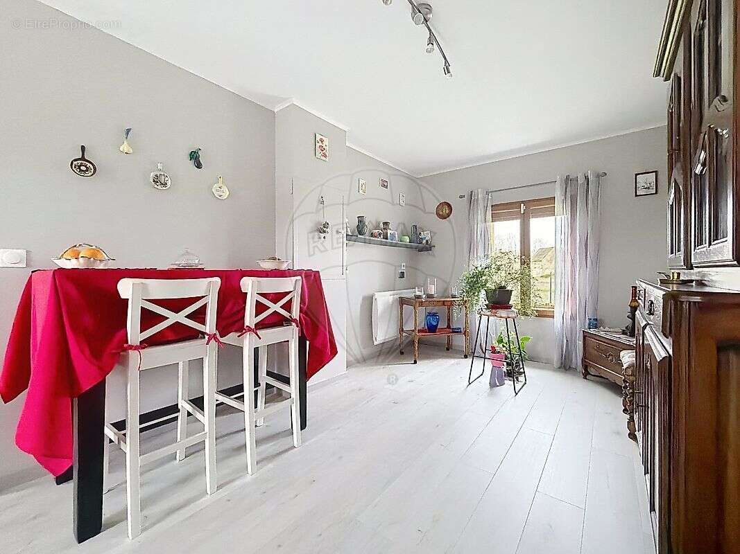 Maison à VILLETHIERRY