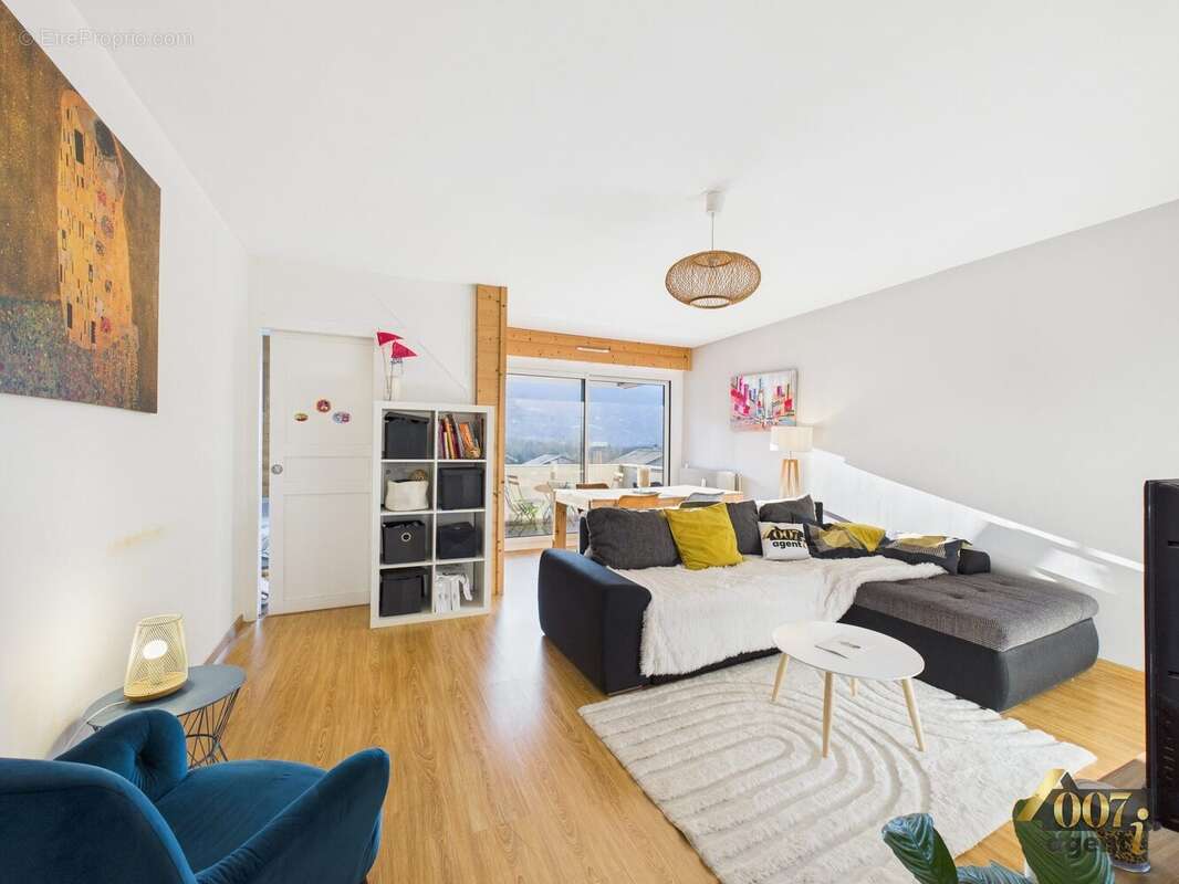 Appartement à GILLY-SUR-ISERE