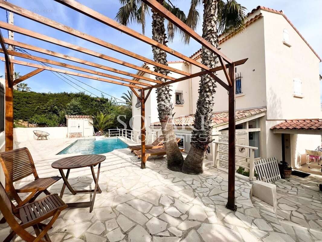 Maison à MANDELIEU-LA-NAPOULE