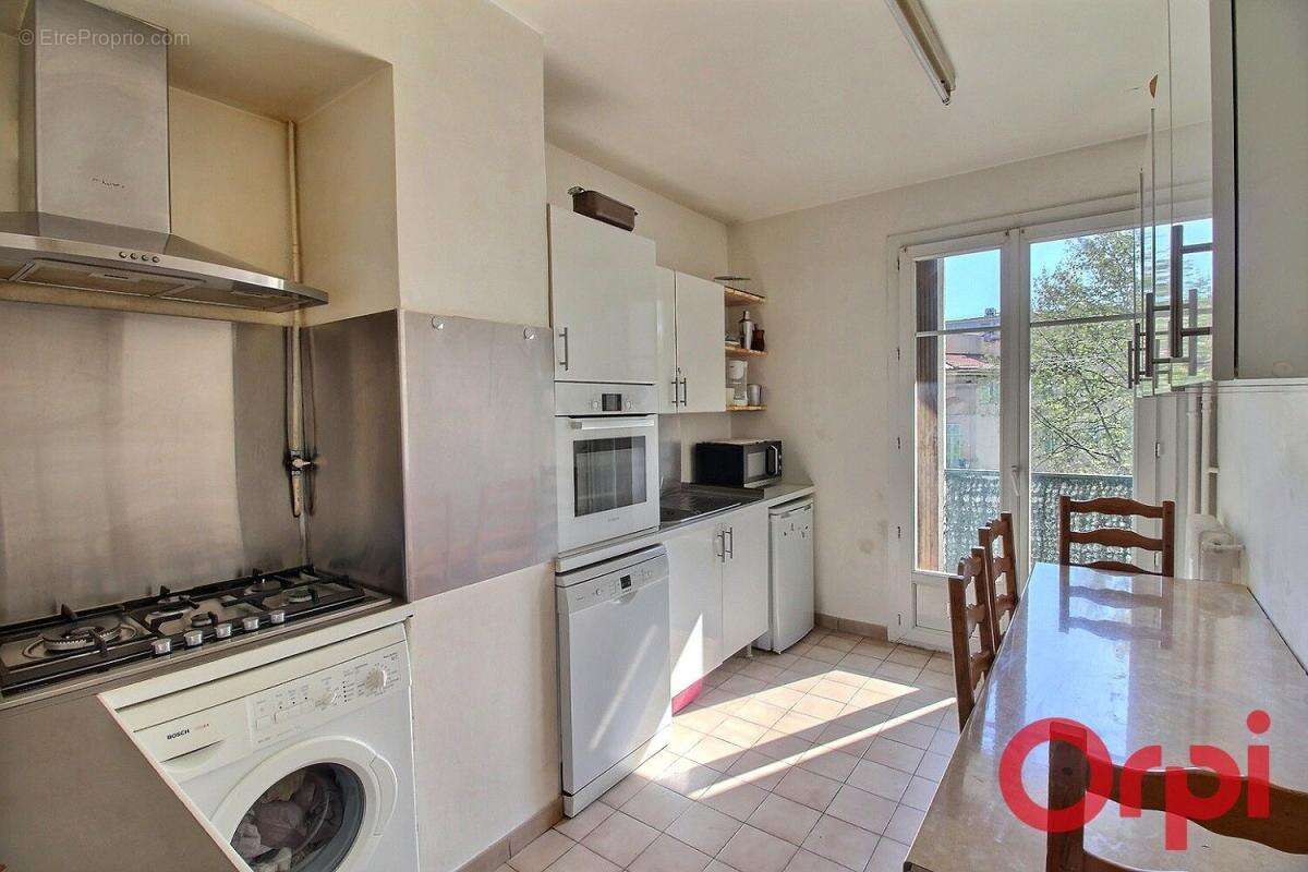 Appartement à MARSEILLE-3E