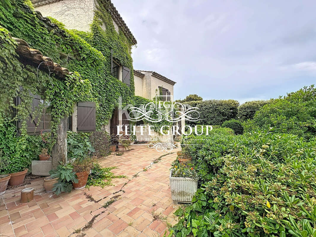 Maison 181 m² à Antibes  - photo 2
