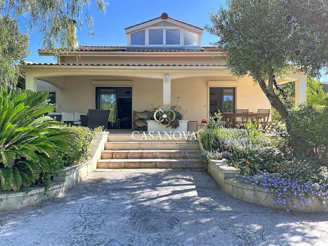 Villa à vendre à Laurens avec grand jardin paysager - photo 3