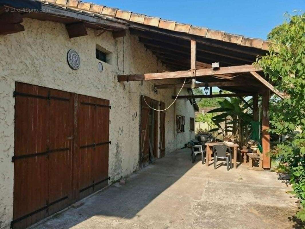 Maison de 90 m² habitables + 64 m² de combles isolés et plaqués à aménager selon vos envies - 3 chambres - Garage - Terrain de 1 - photo 3