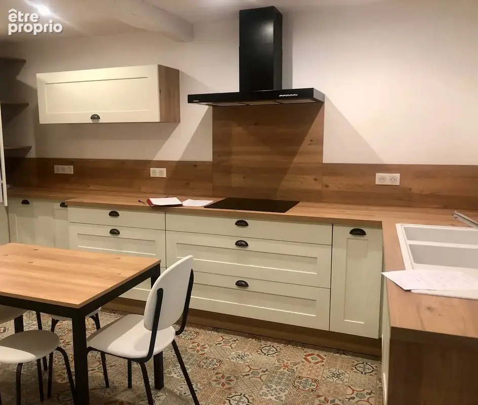 Maison de bourg avec terrain et dependances - photo 8