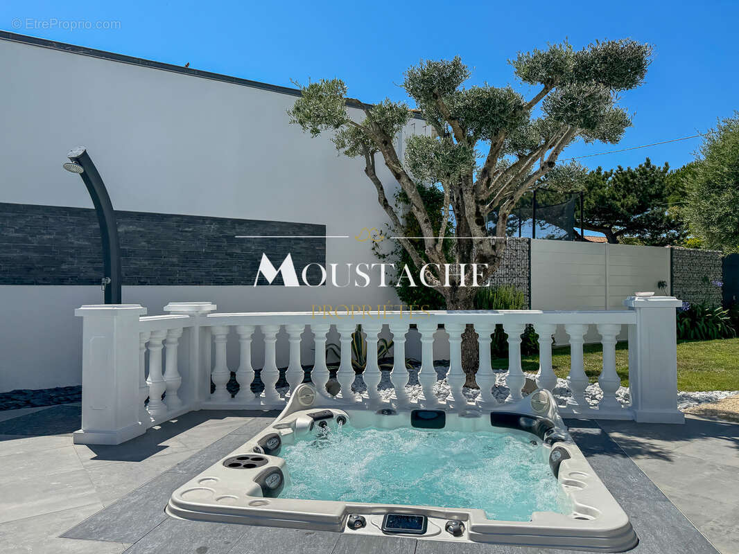 Maison à VAUX-SUR-MER