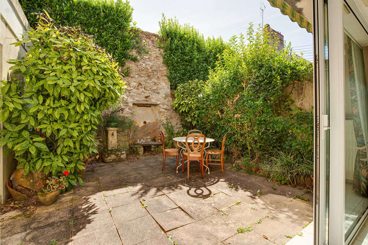 A vendre maison familiale nantes  jardin des plantes avec garage et patio - photo 4