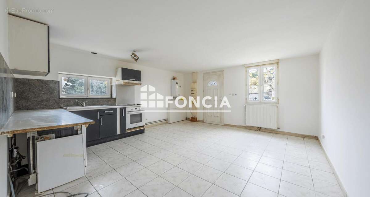 Maison à VILLEGOUGE