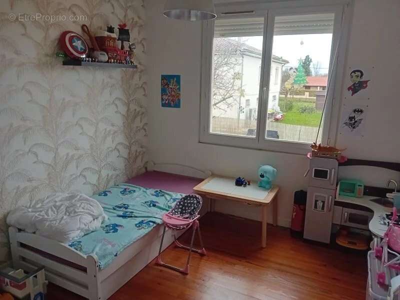 Maison rénovée de 170m², 5 chambres et jardin de 551m² - photo 9