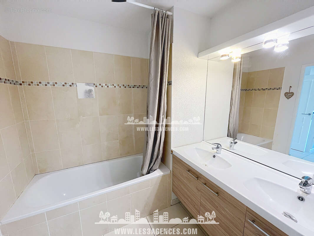 Appartement à COGOLIN