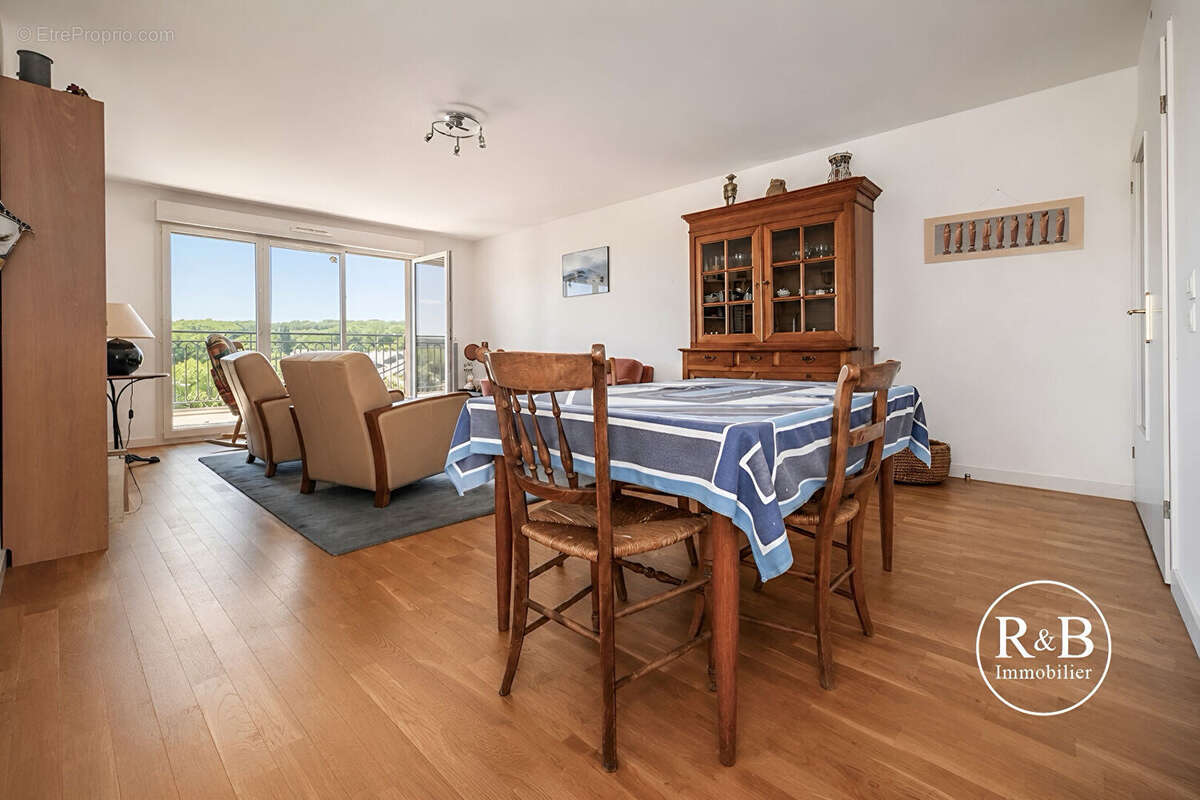 Appartement à LES CLAYES-SOUS-BOIS
