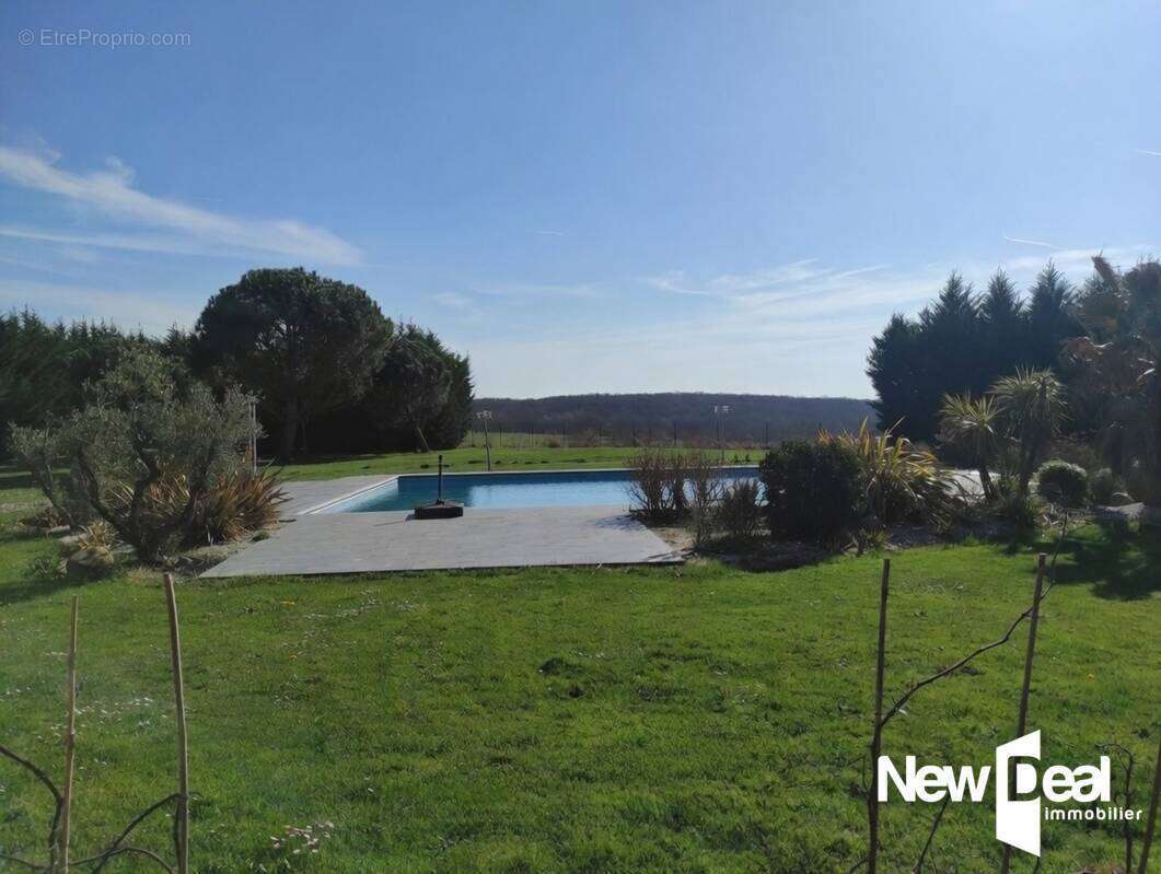 Maison à LAROQUE-TIMBAUT