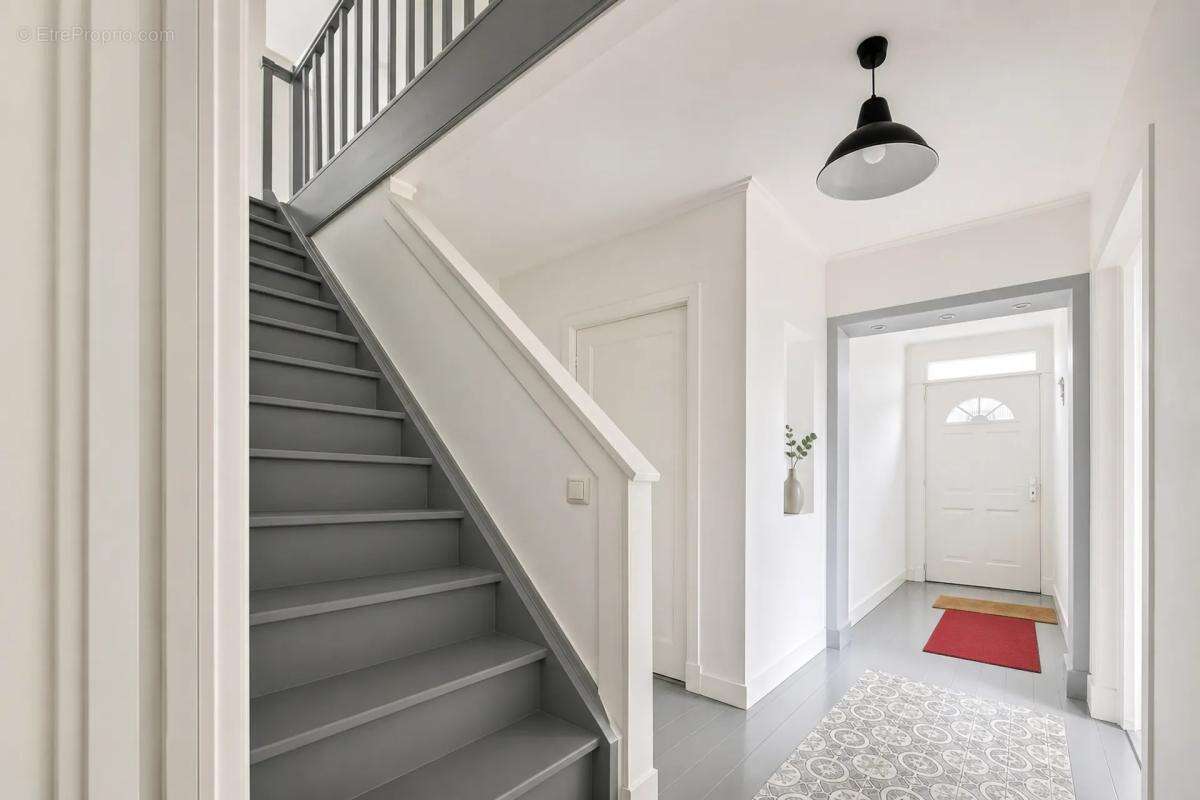 Maison de 8 pièces de 189 m² à Saint-Saturnin - photo 18