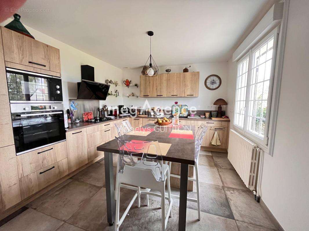 Maison à FRESNAY-SUR-SARTHE