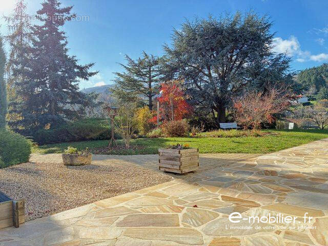 Maison à SAINT-ALBAN-LES-EAUX