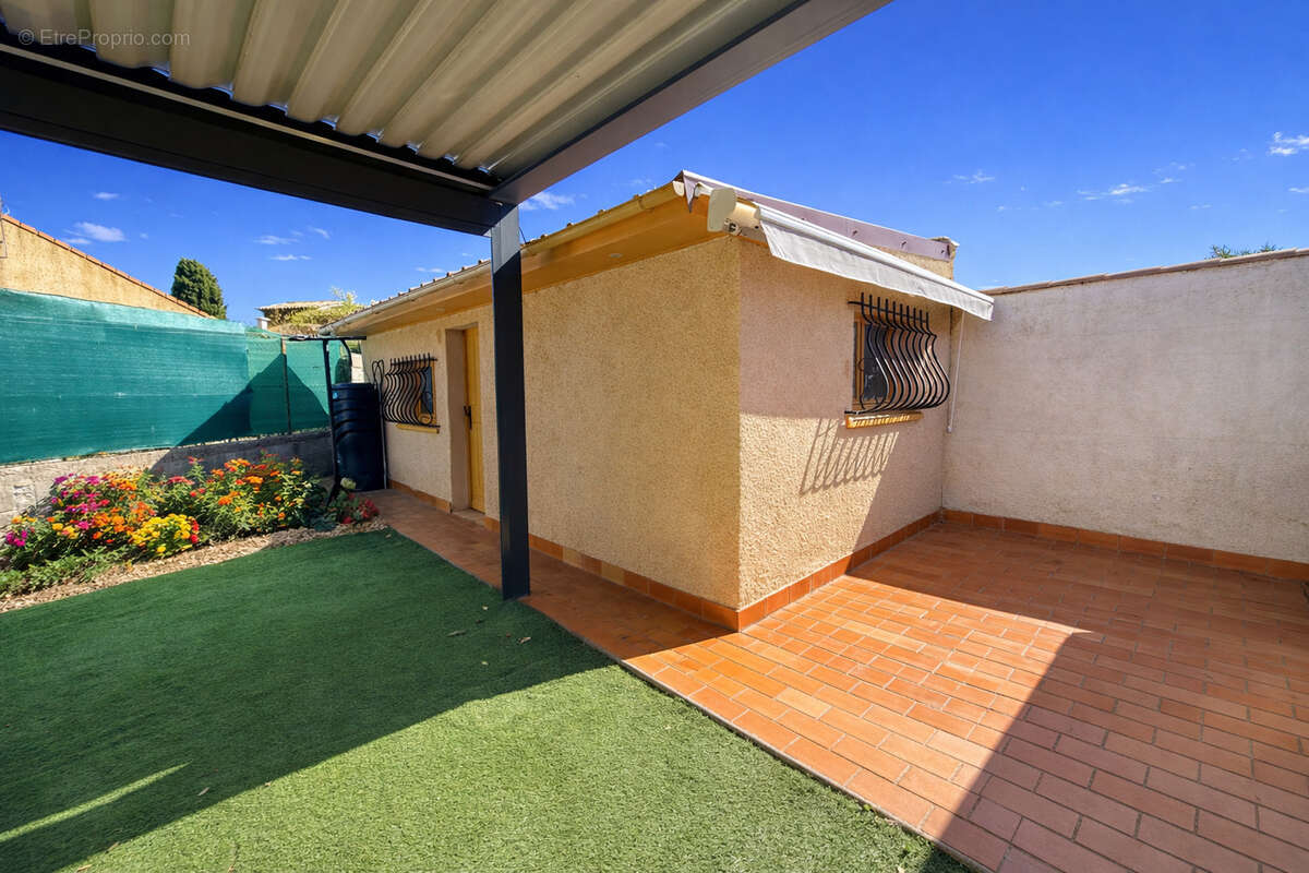 Maison à VIC-LA-GARDIOLE