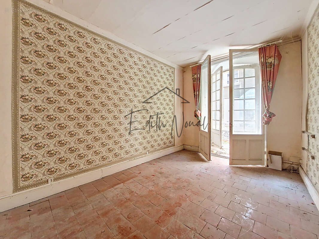 Ensemble immobilier à réhabiliter - Opportunité investisseurs - Centre-ville de Millau - photo 3