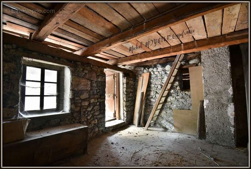 Bâtisse en pierre avec 97 m2 habitables et 600 m2 de potentiel, à LA ROCHE DE RAME (05) - photo 11