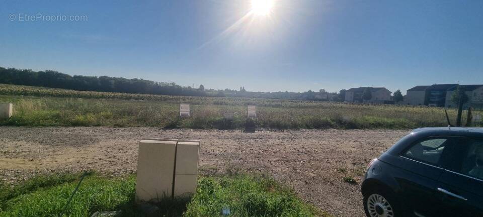 Terrain à MONTANAY