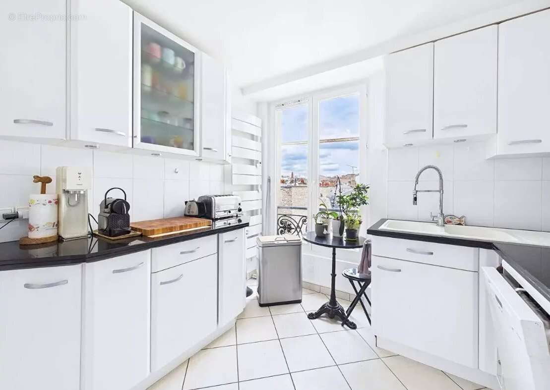 Appartement à PARIS-17E