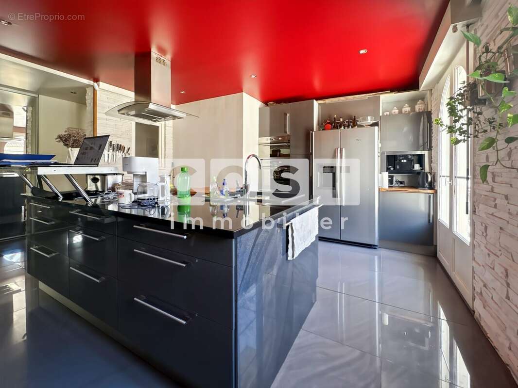 Appartement à LA GARENNE-COLOMBES