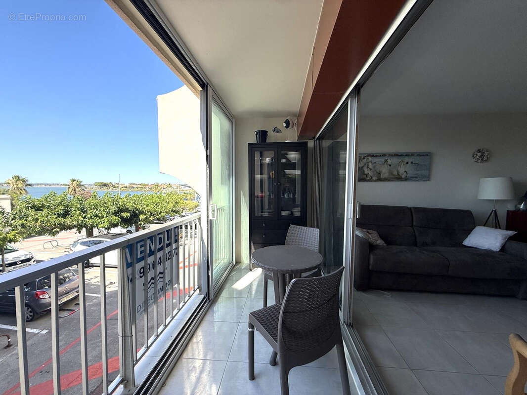F2 + loggia vue etang dans residence avec piscine + parking privé - photo 6
