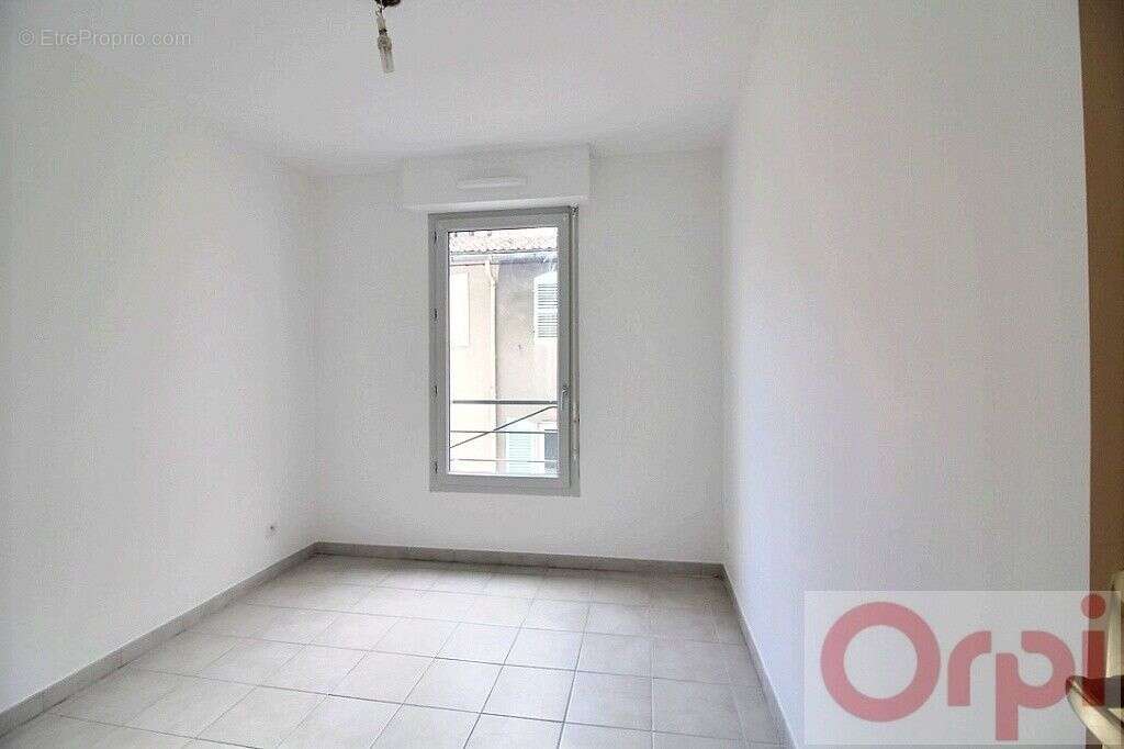 Appartement à MARSEILLE-1E